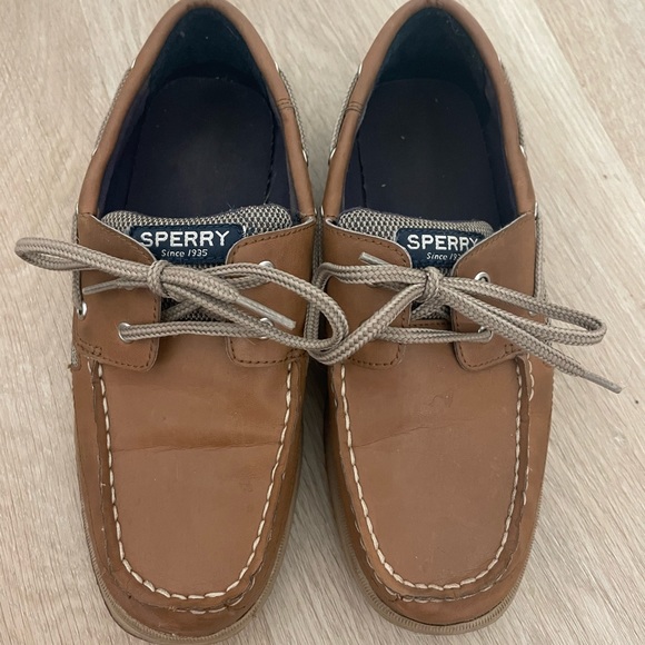 gently worn sperrys size 4 boys - Picture 1 of 5